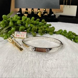 18K White Gold Love Bangle